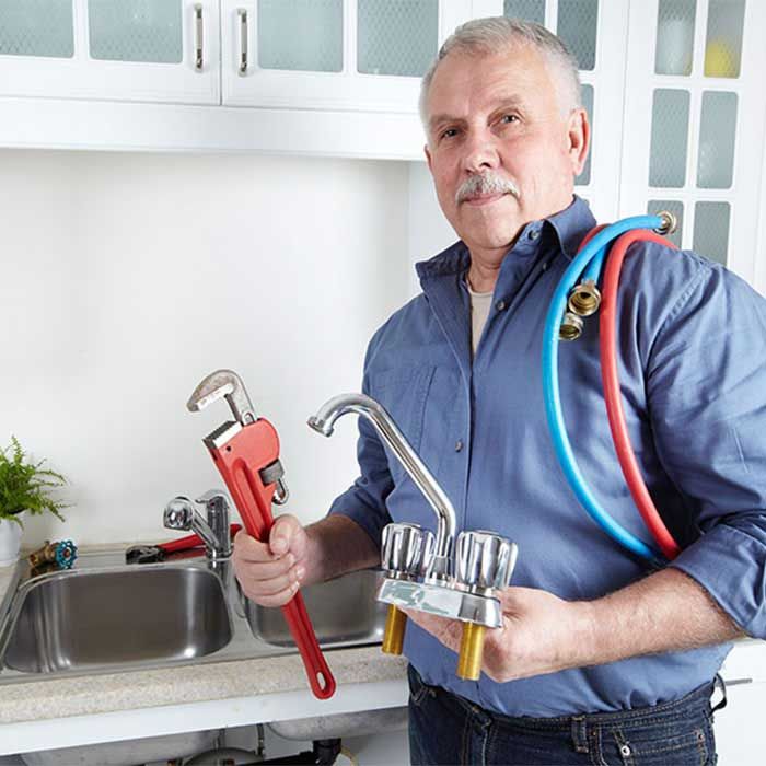 Martín Orellana - Gasista y Plomero matriculado trabajando