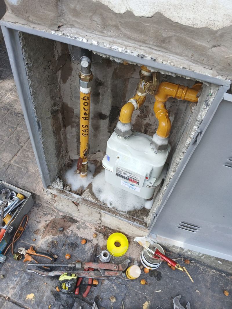 Medidor Naturgy instalado con herramienta